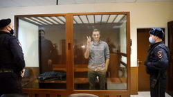 Navalny po privohet nga gjumi në burg, humb disa kilogram ende pa nisur grevën e urisë