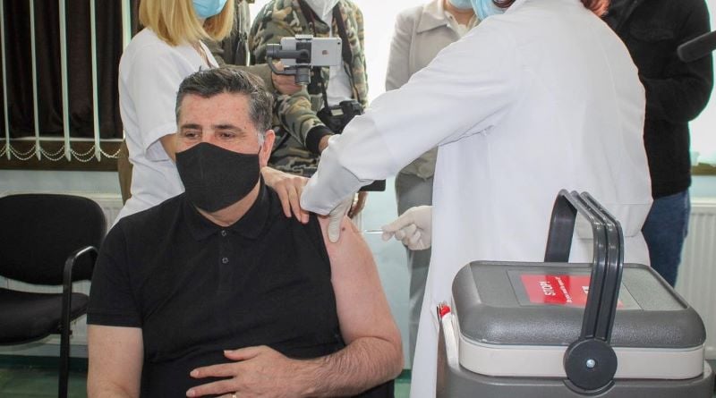 Filloi vaksinimi në Gjakovë, pritet të vaksinohen rreth 1.300 persona