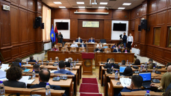 Opozita braktis seancën e KK-së shkaku i konkluzionit të Haskukës për zyrat e partive