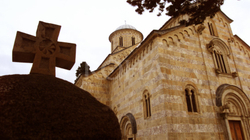 Dioqeza e Rashkë-Prizrenit tërthorazi refuzon kërkesën e Kurtit për ta vizituar Manastirin e Deçanit