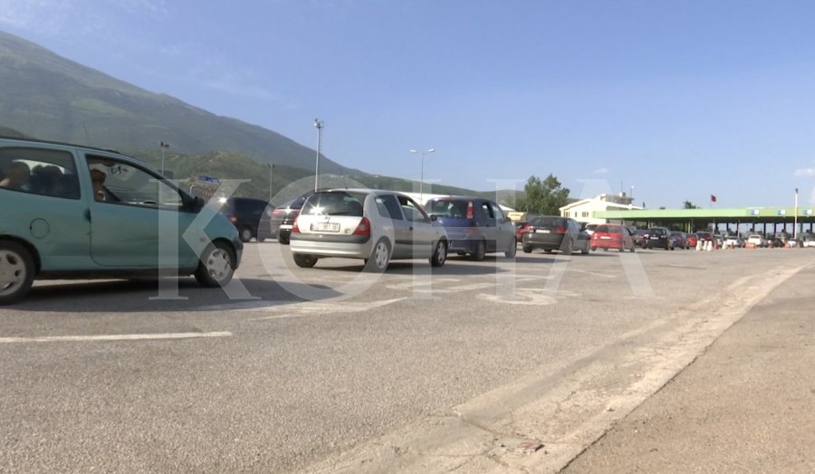 Mbyllja e gastronomisë dhe qendrave tregtare, mbi 5.000 kosovarë ia mësyjnë Shqipërisë për fundjavë