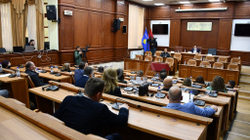 Seanca urgjente e Kuvendit të Prizrenit mbyllet në mënyrë kaotike