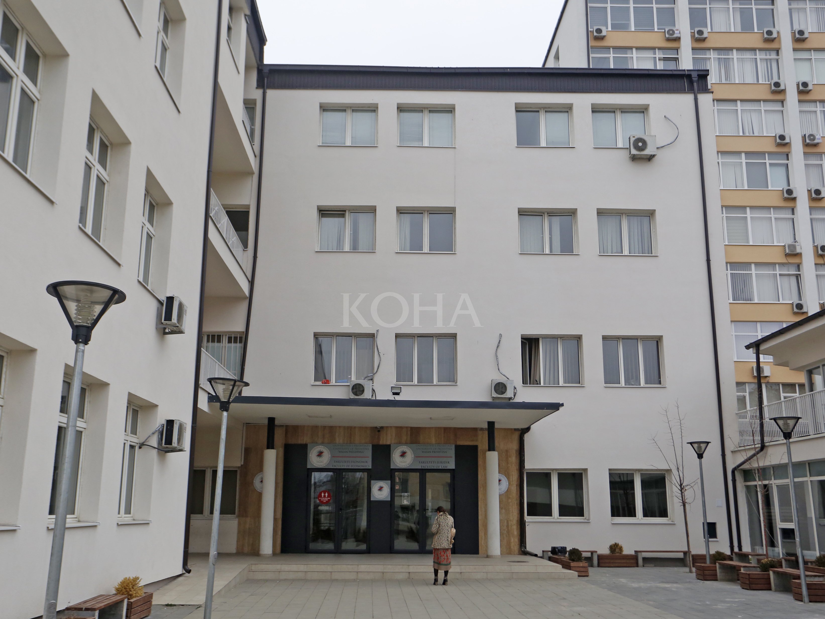 Parlamenti Studentor kërkon që arsimi universitar të fillojë mësimin fizikisht