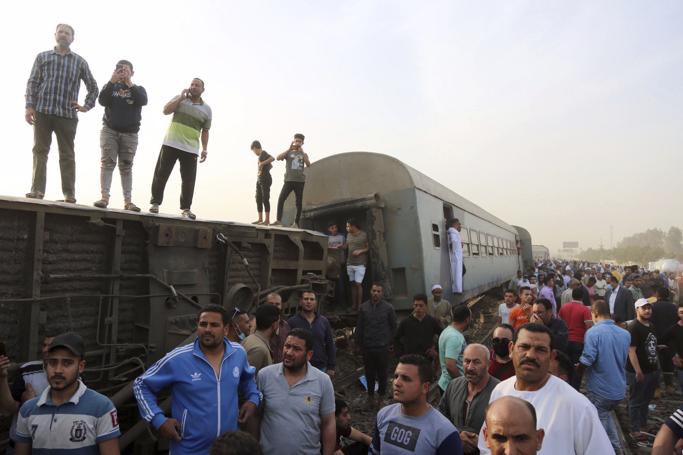 Treni del nga shinat në Egjipt, vdesin të paktën 11 persona