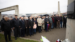 Jashari e Tahiri përkujtojnë Idriz Rrecajn në 22-vjetorin e rrëmbimit të tij nga forcat serbe, kërkojnë ndriçimin e këtij krimi