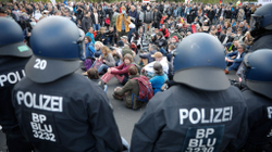 Protestuesit vërshojnë rrugët derisa Gjermania debaton për Ligjin e izolimit