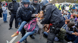 Me gjithë protestat, gjermania miraton ligjin për izolim