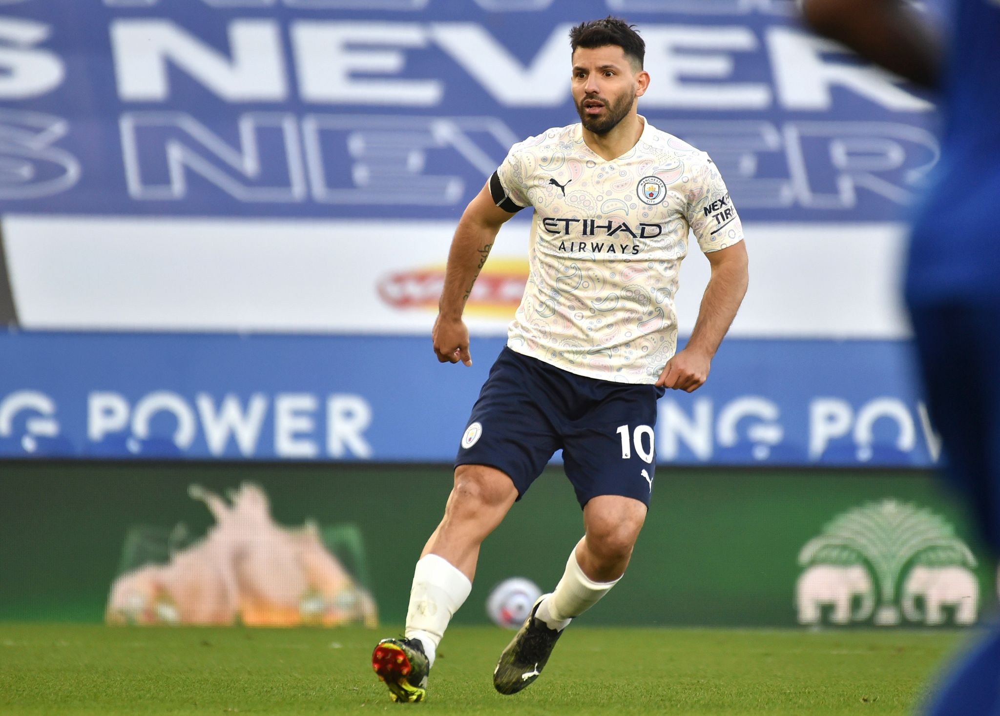 Barcelona i ofron Agueros kontratë dyvjeçare