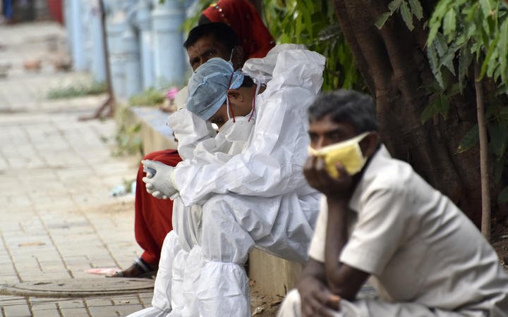 India thyen për të tretën ditë radhazi rekordin e vdekjeve dhe rasteve të reja me COVID-19
