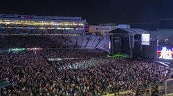 Bota e izoluar, në Zelandën e Re mbahet koncert me 50 mijë njerëz