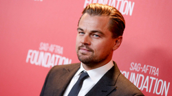 Leonardo DiCaprio do ta ripërpunojë filmin e shpërblyer me çmim akademik “Another Round” 