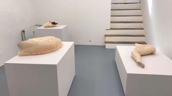 Artistja nga Kosova zbërthen në Berlin historitë e pathëna të punëtorëve