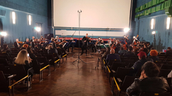 “Skena Iuvenis” me Filharmoninë në Prizren si ikje nga përditshmëria
