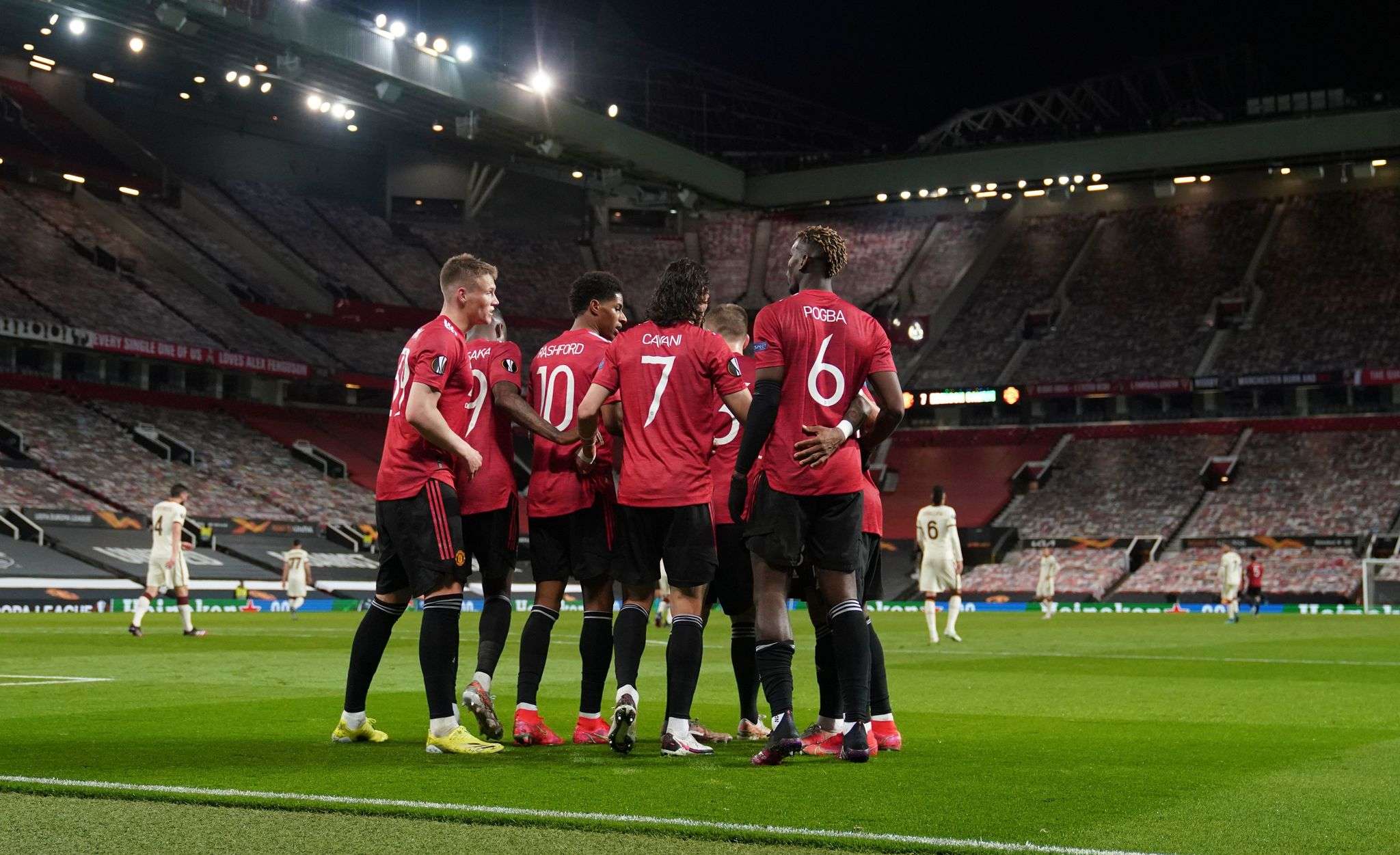 Unitedi demolon Romën, me një këmbë në finale