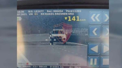 Një kosovar po drejtonte veturën në Rrugën e Kombit me 191 km/h, gjobitet nga Policia