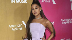 Ariana Grande po i inkurajon njerëzit të vaksinohen