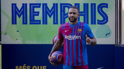 Barcelona optimiste për Depayn derisa pritja për Messin vazhdon