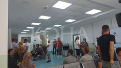 Tollovi në Qendrën e vaksinimit në Rahovec, qytetarët ankohen për pritje të gjata