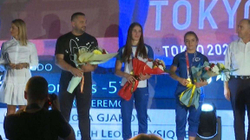 Festë me fishekzjarrë për kampionet olimpike në qytetin e tyre