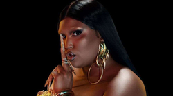 Lizzo shumë shpejtë e lanson këngën e re të titulluar “Rumors”