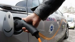 Rusia planifikon të subvencionojë blerjen e veturave elektrike të prodhuara në vend
