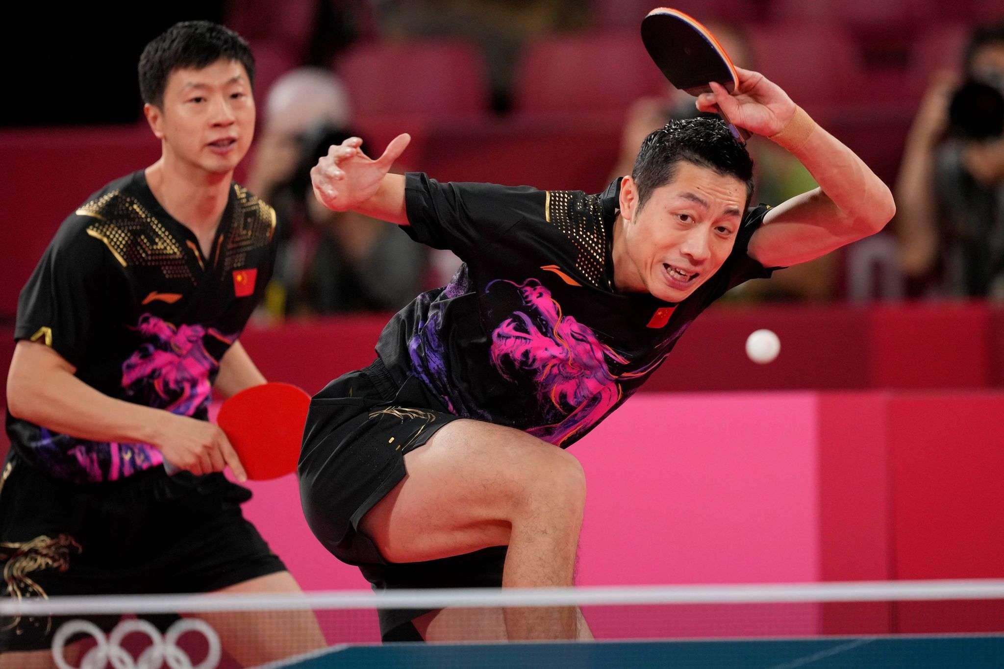 Kina fiton medaljen e katërt të artë në pingpong