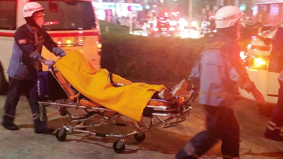 Një i arrestuar për therjen me thikë të 10 udhëtarëve në një tren në Tokio