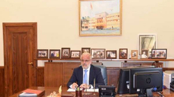 Talat Xhaferi fyen punonjësit e Parlamentit, kërkohet dorëheqja e tij