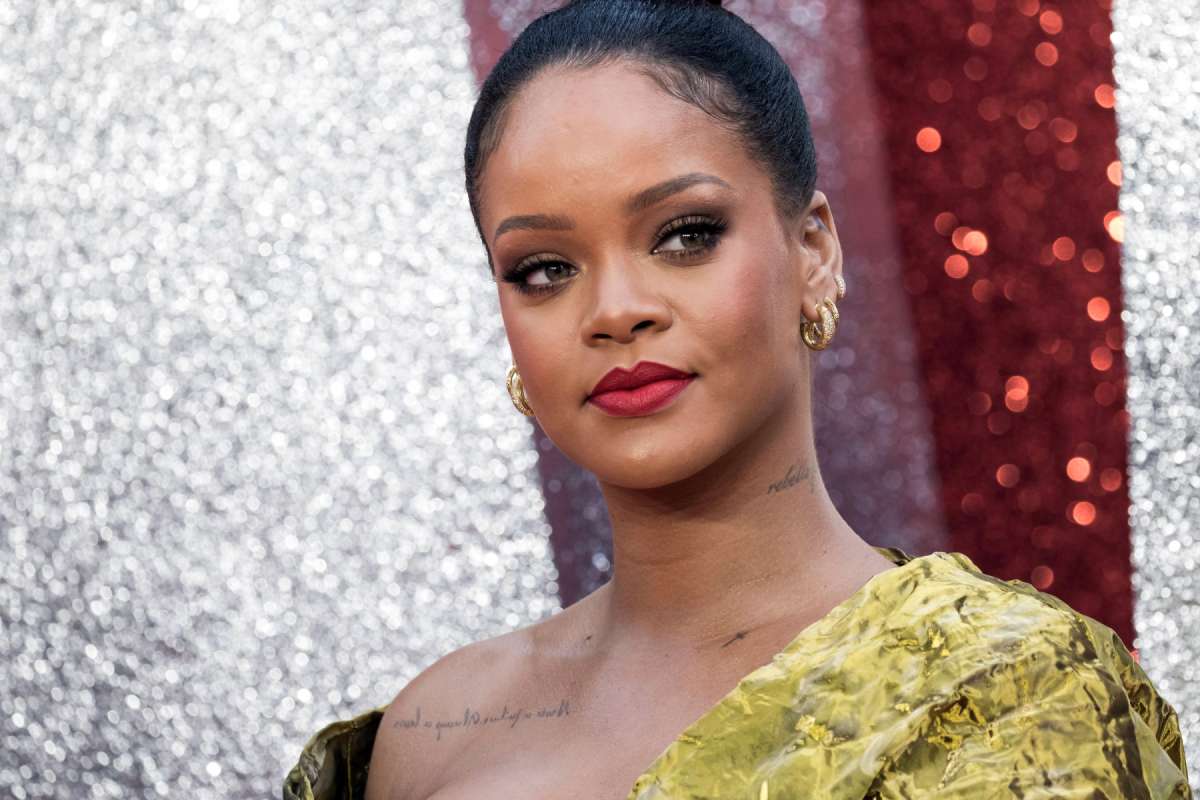 Rihanna ka vetëm dy fjalë për statusin e saj të miliarderes