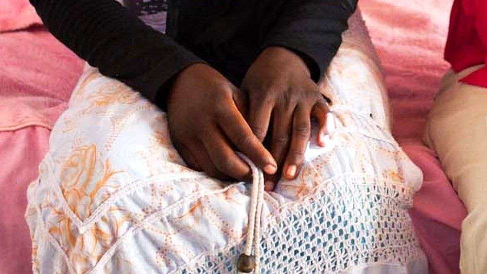 E mitura vdiq duke lindur foshnjën në kishë, autoritetet e Zimbabvesë nisin hetimet