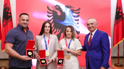 Meta vlerëson me “Nderin e Kombit” dy xhudistet e arta të Kosovës dhe trajnerin Kuka