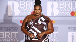 Lizzo bashkëpunon me reperen Cardi B në këngën e re “Rumors”
