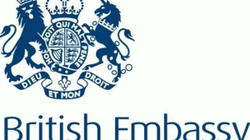 Ambasada britanike apelon: Vaksinohuni, është mënyra e vetme për t’u kthyer në normalitet