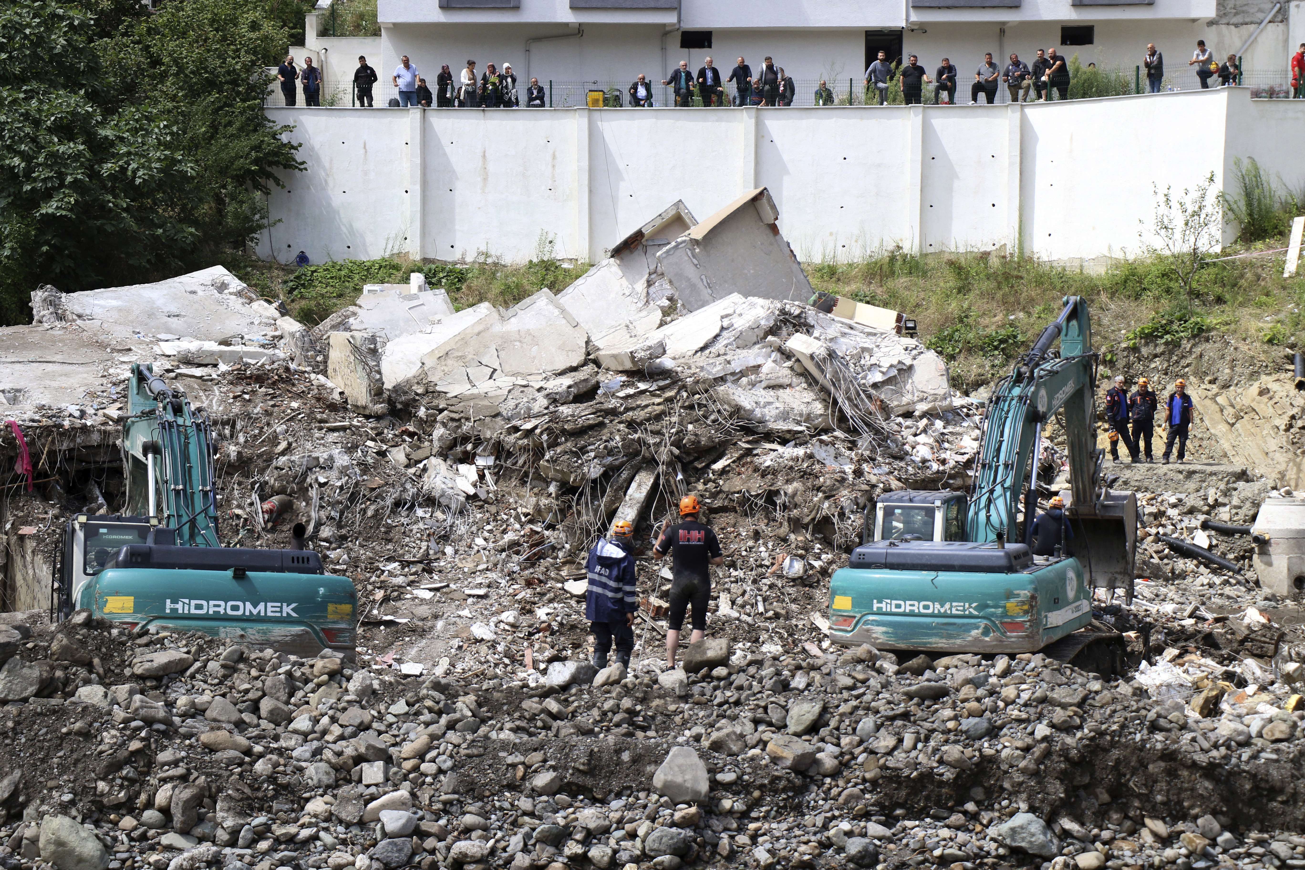 Rritet bilanci: Së paku 44 të vdekur nga përmbytjet masive në Turqi 