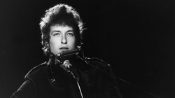 Bob Dylan mohon ta ketë abuzuar seksualisht një grua kur ajo ishte 12-vjeçare