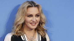Madonna po punon në sjelljen e një versioni të ri të këngëve klasike