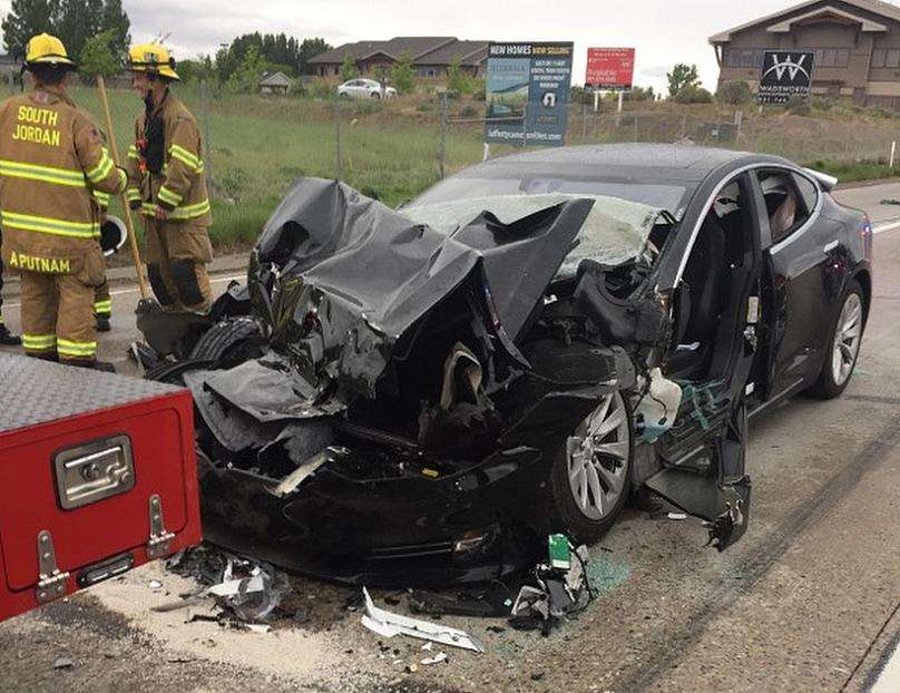 Nisin hetime ndaj aksidenteve ku janë përfshirë veturat e Teslas