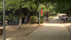 Pronarët e kafeneve në Parkun e Qytetit kërkojnë takim me Ahmetin pas vendimit për mbyllje