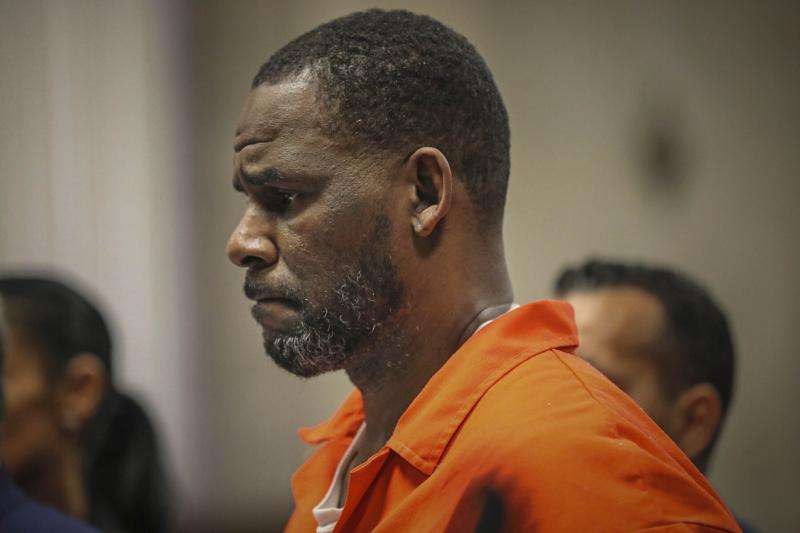 R. Kelly rrezikon burgim disa dekada për abuzim seksual
