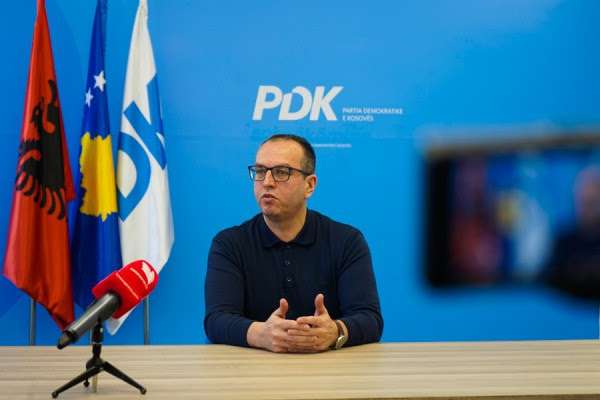 Flasin nga PDK: Zyrtarët si Izmaku duhet të lëshojnë rrugë për kuadro të reja premtuese