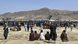 Ambasada amerikane shkatërroi pasaportat e afganëve para largimit nga Kabuli