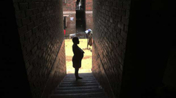 Zimbabve: Vdes 15-vjeçarja gjatë lindjes, burri akuzohet për përdhunim
