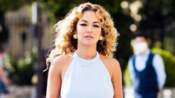 Rita Ora me shfaqje muzikore nga Kulla Eiffel