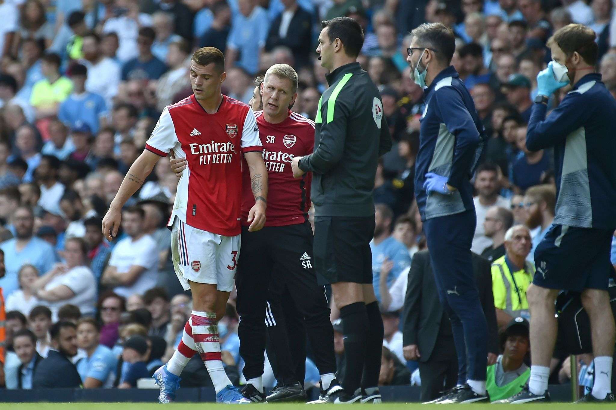 Xhaka ndëshkohet me të kuq në derbin e humbur nga City