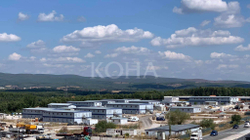 Afganët e ardhur në Kosovë po qëndrojnë në një kamp afër Bondsteel-it