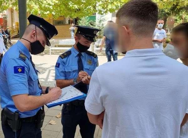 Gjobiten 98 qytetarë në Ferizaj për mosrespektim të masave antiCovid
