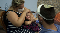 Izraeli nis vaksinimin e fëmijëve me dozën e tretë