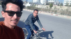 “Ma vranë shokun, ishim gazetarë që po arratiseshim nga Kabuli”