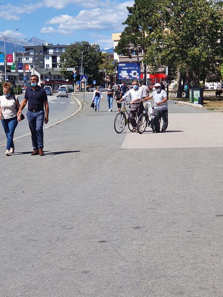 Pushteti dhe mjekët e Gjakovës të alarmuar me situatën me COVID, qytetarët jo edhe aq
