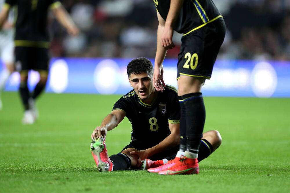 Klube të elitës së futbollit suedez po e kërkojnë Lushakun